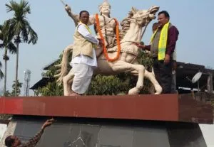 Rich tribute paid to Chilarai at Gaurisagar Chilarai park (1)