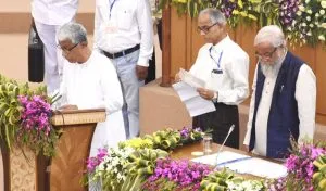 Manik-Sarkar-takes-oath