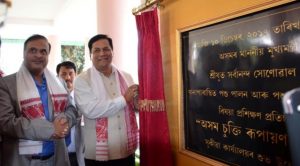 Chief Minister Sarbananda sonowal, Finance Minister Himanta Biswa Sarma inaugurating the new office of Implementation of Assam Accord Department at Khanapara in Guwahati on 10-12-17. Pix BY UB photos