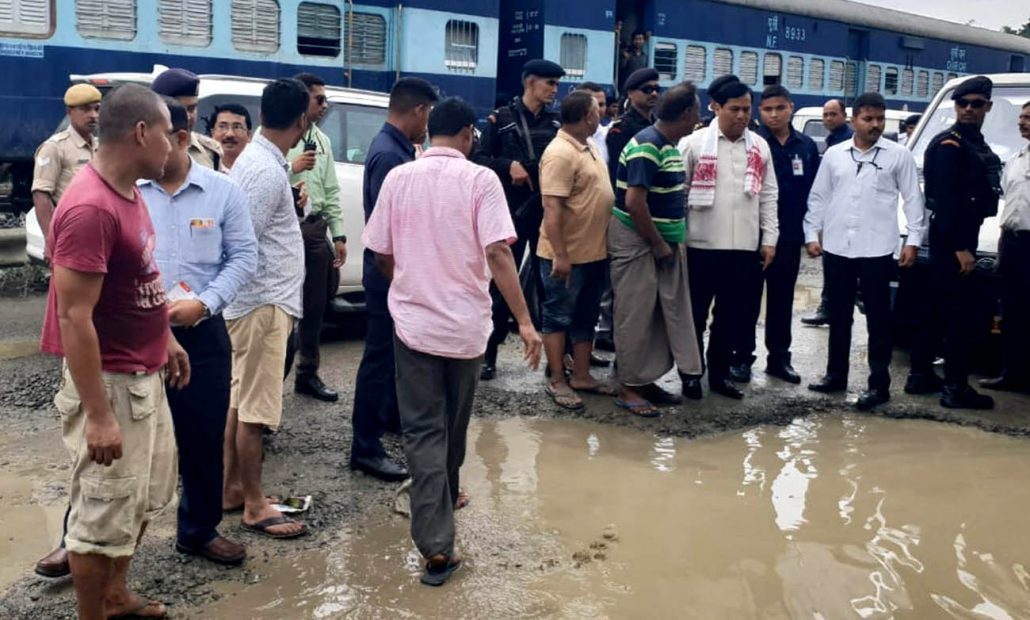 Sarbananda Sonowal, Chief Minister of Assam inspected road condition at NH 37 at Chowlkhowa in Dibrugarh on 04-07-18. pix by UB PHOTOS.