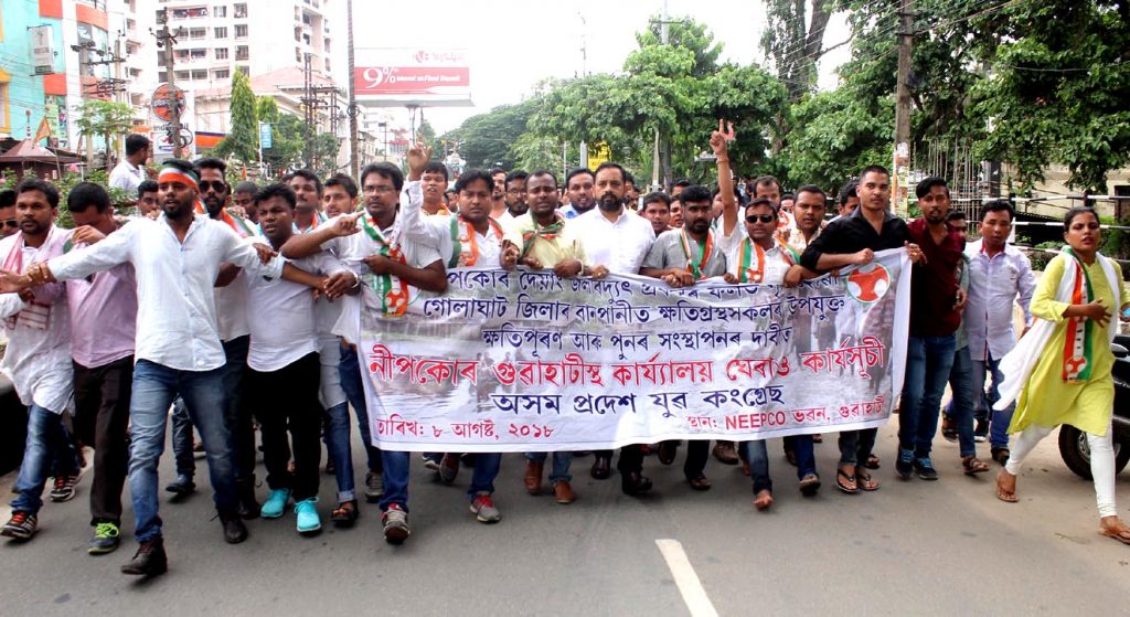 Activists of Assam Pradesh Youth Congress staging a protest in front of NEEPCO Office regarding Flood caused by Neepco Doyang Project, Golaghat at Guwahati on 08-08-18. pix by UB Photos.