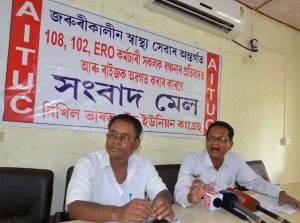 Ramen Das general secretary all India trade union congress, assam state committee addressing media peoples at Guwahati press club on 23-08-18.pix by ub photos