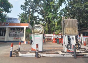 28-09-18 Guwahati- Bandh Petrol pump (6)