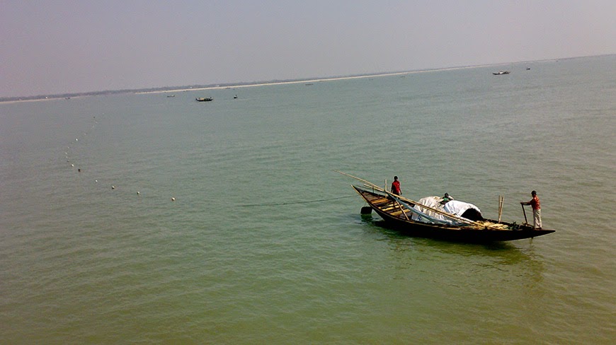 A-fishing-boart-in-a-river-in-Bangladesh.-Photo-collected.