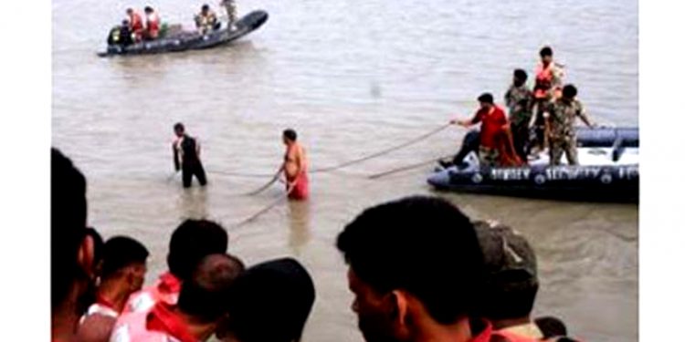Boat-Mishap-300x196-570x320