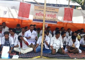 মুখ্য মন্ত্ৰীৰ নিৰ্দেশত গা লৰিল স্বাস্থ্য মন্ত্ৰী হিমন্ত বিশ্বৰ; ১০৮-১০২ কৰ্মচাৰীৰ সৈতে বহিব আলোচনাত