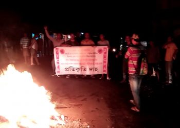 মূল্যবৃদ্ধি: শিৱসাগৰত জ্বলিল মুখ্য মন্ত্ৰী, কেন্দ্ৰীয় পে’ট্ৰলিয়াম মন্ত্ৰীৰ প্ৰতিকৃতি