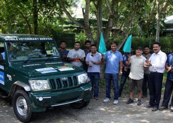 কাজিৰঙাৰ বন্যপ্ৰাণী পুনৰ সংস্থাপন আৰু সংৰক্ষণ কেন্দ্ৰক গাড়ী প্ৰদান এইচ চি এল ফাউণ্ডেইশ্যনৰ