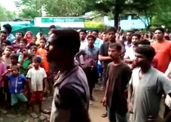 বোকাখাতৰ লখৌজান চাহ বাগিচাত তীব্ৰ উত্তেজনা; শিশুৰ মৃত্যু, কাৰ্য্যালয় ঘেৰাও