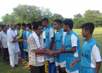 Players being introduced to the guests befort the start of the inaugural match