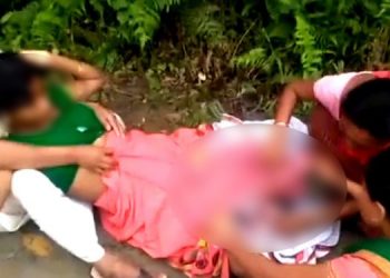 majuli woman giving birth on road