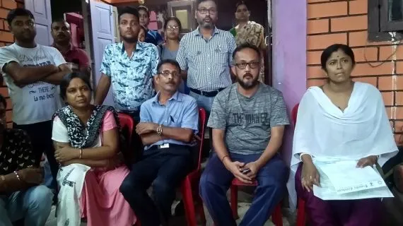 Sitting-on-the-right-Babita-Roy-and-Gopal-Roy-parents-of-Debraj-Roy-who-died-due-to-fatal-dose-of-drugs-along-with-relatives-addressing-the-media-on-Thursday-570x320