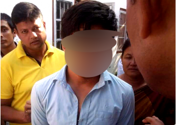শিৱসাগৰত অধ্যক্ষক ঘুচিয়াই লুটিয়াই দিলে বিদ্যালয়ৰ দশম শ্ৰেণীৰ ছাত্ৰই