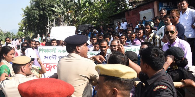 25-10-18 Guwahati- Sanjogi Siksha Karmi protest (8)