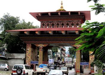 Bhutan_gate_in_Phuentsoling_0