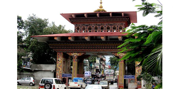 Bhutan_gate_in_Phuentsoling_0