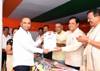 CM gifts Khadi clothes 1