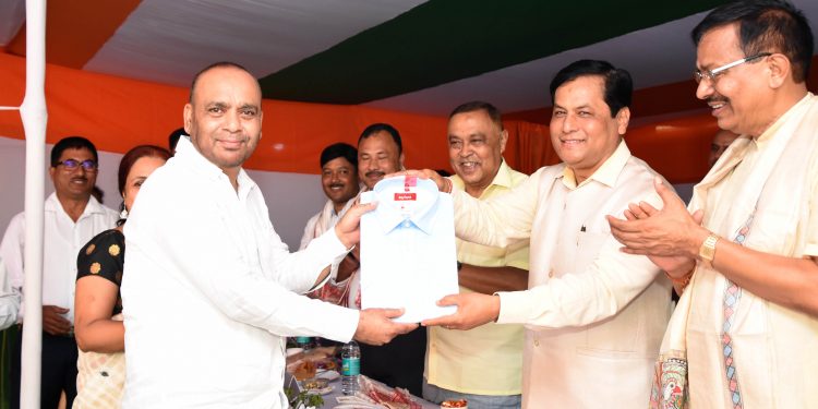 CM gifts Khadi clothes 1