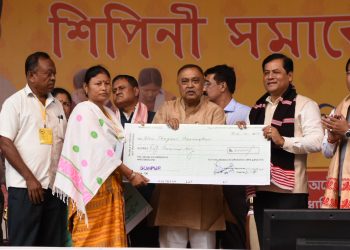 লখিমপুৰত শিপিনী সমাৰোহ : ২০ শতাংশ ৰেহাইত শিপিনীক প্ৰদান কৰা হ’ব সূতা