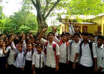 কোকিলা বীনাপানী ইউনাইটেড হাইস্কুলত গুণোৎসৱৰ পৰীক্ষা এৰি থানাত ছাত্ৰ-ছাত্ৰী