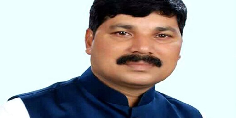 MINISTER PHOTO