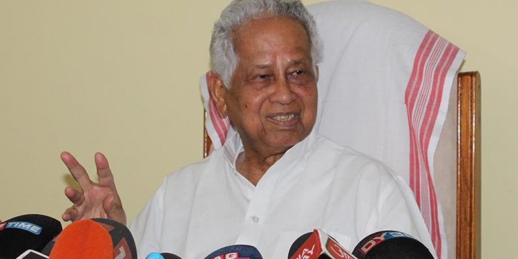 সংবাদমেল দি প্ৰাক্তন মুখ্য মন্ত্ৰী তৰুণ গগৈ। ফটো : য়ু বি।
