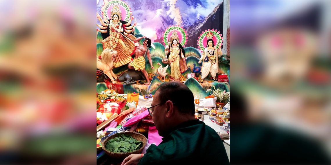 High Commissioner #HarshV Shringla offered prayers at the historic #Dhakeshwari temple on the auspicious Maha Asthami of #Durga Puja 2018.