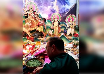 High Commissioner #HarshV Shringla offered prayers at the historic #Dhakeshwari temple on the auspicious Maha Asthami of #Durga Puja 2018.