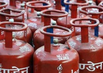 গ্ৰাহকক ৰামটাঙোন : পুনৰ ৬০ টকাকৈ বৃদ্ধি পালে ৰন্ধন গেছৰ মূল্য