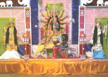 পুৰনিগুদামৰ কাঠৰ দুৰ্গা.ফটো