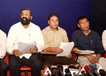 Dr. Samujjal Kumar Bhattacharya NESO advisor along with NESO Chairman Samuel Jyrwa addressing media peoples regading Citizenship (Amendment) Bill 2016 in Guwahati on 14-11-18.pix by UB PHOTOS