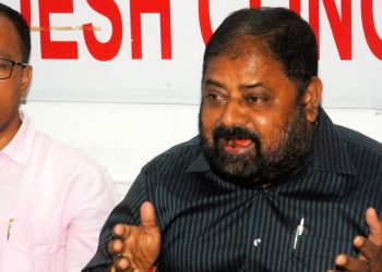 Apurba Bhattacharya, General Secretary and senior spokesperson of Assam Pradesh Congress Committee (APCC), addressing a press conference at Rajiv Bhawan in Guwahati on 15-11-18. Pix BY UB photos