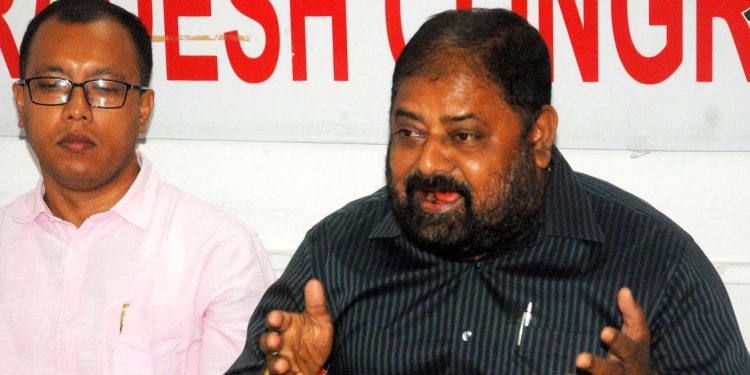 Apurba Bhattacharya, General Secretary and senior spokesperson of Assam Pradesh Congress Committee (APCC), addressing a press conference at Rajiv Bhawan in Guwahati on 15-11-18. Pix BY UB photos