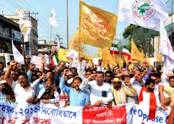 16-11-18-Guwahati-KMSS-and-others-protest-12-750x375