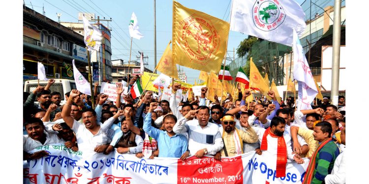 16-11-18-Guwahati-KMSS-and-others-protest-12-750x375
