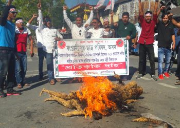 জাতি, মাটি, ভেটিৰ শ্ল’গানেৰে গাদী দখল কৰা সোণোৱাল চৰকাৰে বাটৰ নাটক হে কৰিছে : দেৱজিৎ দত্ত