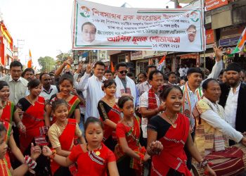 মনোনয়ন পত্ৰ দাখিলৰ অন্তিম দিনা বিভিন্ন ৰাজনৈতিক দলৰ উপায়ুক্ত কাৰ্যালয়ত ভিৰ