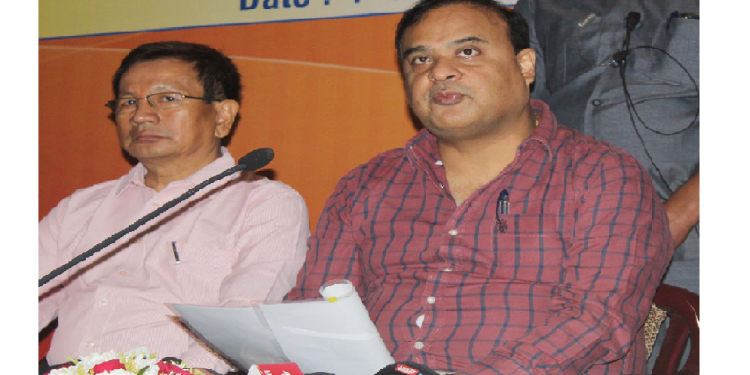 গড়কাপ্তানী বিভাগৰ সভাগৃহত সংবাদমেলত গড়কপ্তানী বিভাগৰ মন্ত্ৰী ড০ হিমন্ত বিশ্ব শৰ্মা।