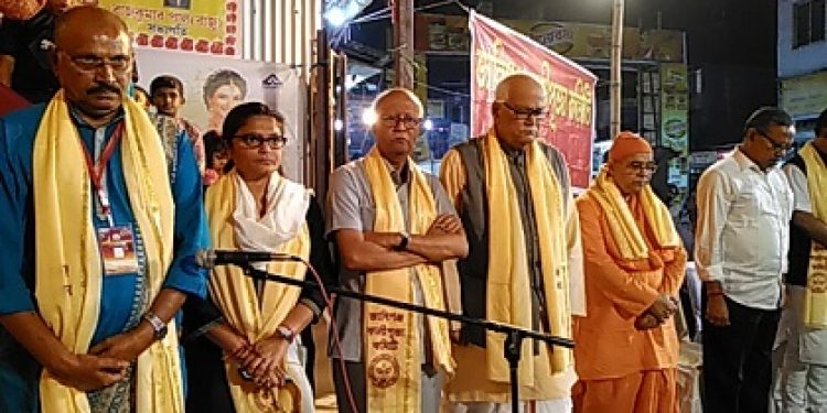 Susmita Dev along with former Union Minister Kabindra Purkayastha observing a minute's silence for the Tinsukia victims at the inauguration of a Kali puja pandal in Silchar
