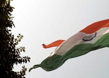 torn-flag-1140x570-750x375