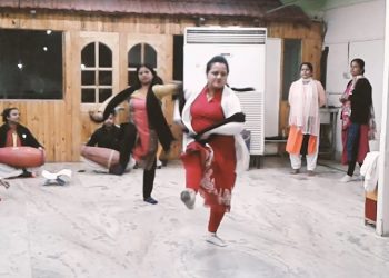 কেৱল মহিলাৰ দ্বাৰা ভাওনা; আখৰা চলিছে মহিলাৰ দলৰ