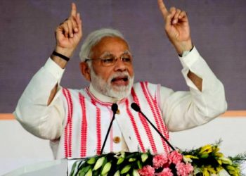 Gadkari's family holiday: Opposition raps Modi government