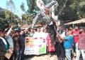 সোণোৱালৰ ‘বেইমান’ শব্দৰ প্ৰতিবাদত বৰপেটাত জ্বলিল প্ৰতিকৃতি