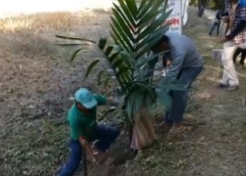 বঙাইগাঁও জিলাৰ এজন শিক্ষক আৰু এজাক শিশুৰ ব্যতিক্ৰমভাৱে নৱবৰ্ষক আদৰাৰ চেষ্টা