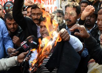 07-01-19 Nagaon- AJYCP burning citizenship amendment (1)