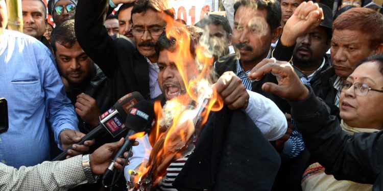 07-01-19 Nagaon- AJYCP burning citizenship amendment (1)