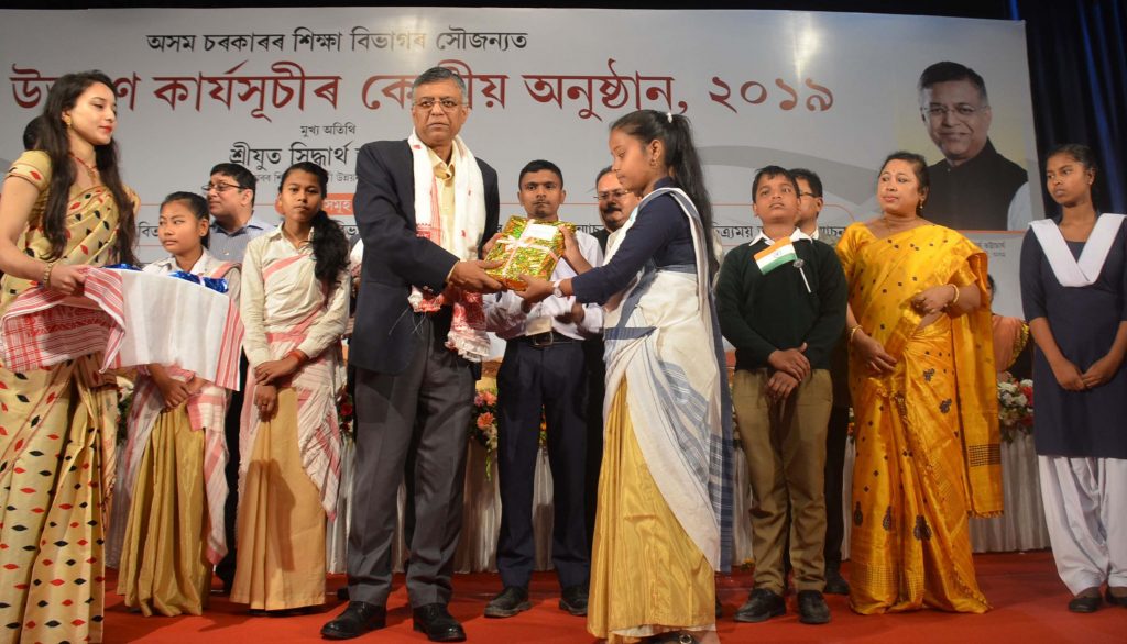25-01-19 Guwahati- Education Minister distributed free text book (4)