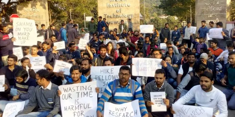 GHY-IIT-PROTEST-OF-FELOWSHIP-750x375