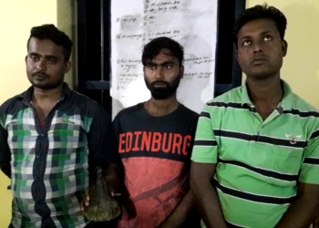 জখলাবন্ধা আৰক্ষীৰ জালত তিনিজন চোৰাংচিকাৰী; ৮০০ গ্ৰামৰ খড়গ, মটৰচাইকেল জব্দ