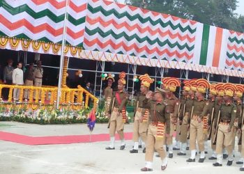 governor in parade.jpg 2